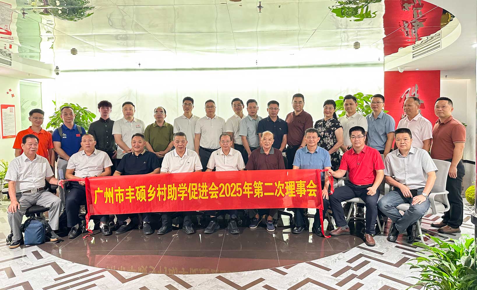 丰硕、鹏湖两促进会湖莅临开云在线（中国）官网装饰，共筑丰良鹏湖酒店项目新蓝图!